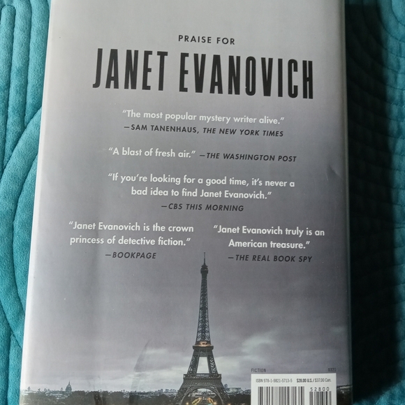 Janet Evanovich SET of 2 Hardcover Books The Recovery Agent & The Bounty - Picture 3 of 7